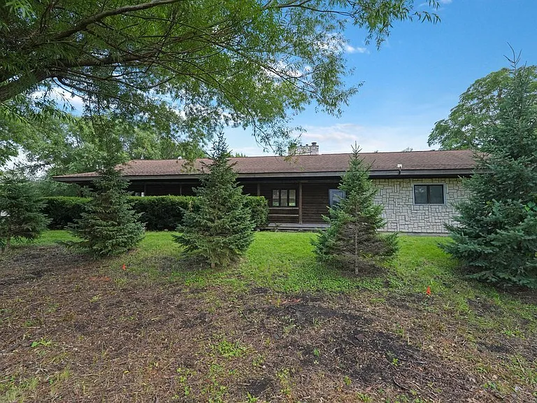 11110 S Highland Dr — Photo 2