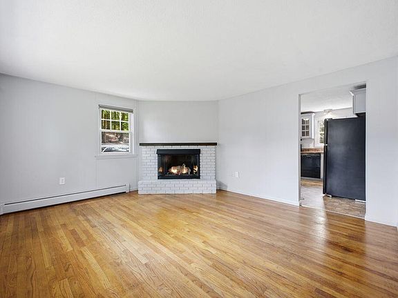3rd image of 592 Hodsdon Road