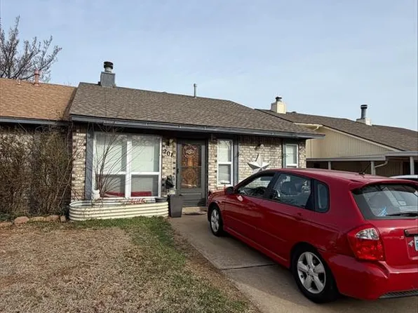 208 Hudson Pl, Midwest City, OK 73110