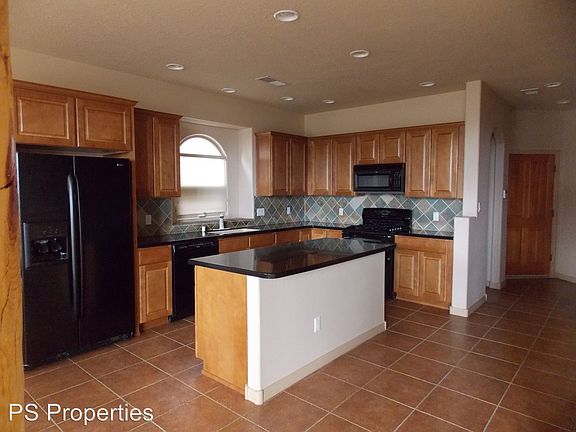 4th image of 8743 Desert Fox Way NE