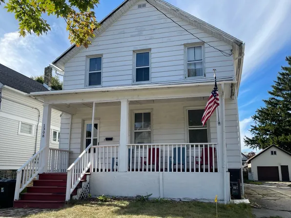1308 S 11th St, Manitowoc, WI 54220
