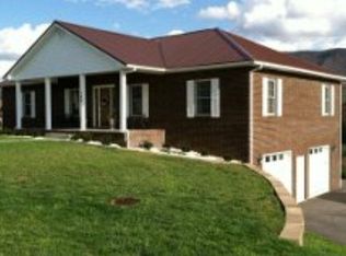 706 Evas Walk, Pounding Mill, VA 24637
