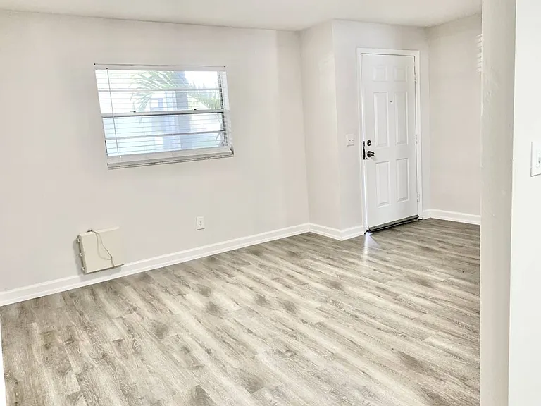 310 S Orleans Ave — Photo 10