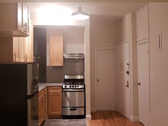 4th image of 1713 2nd Ave #3RE