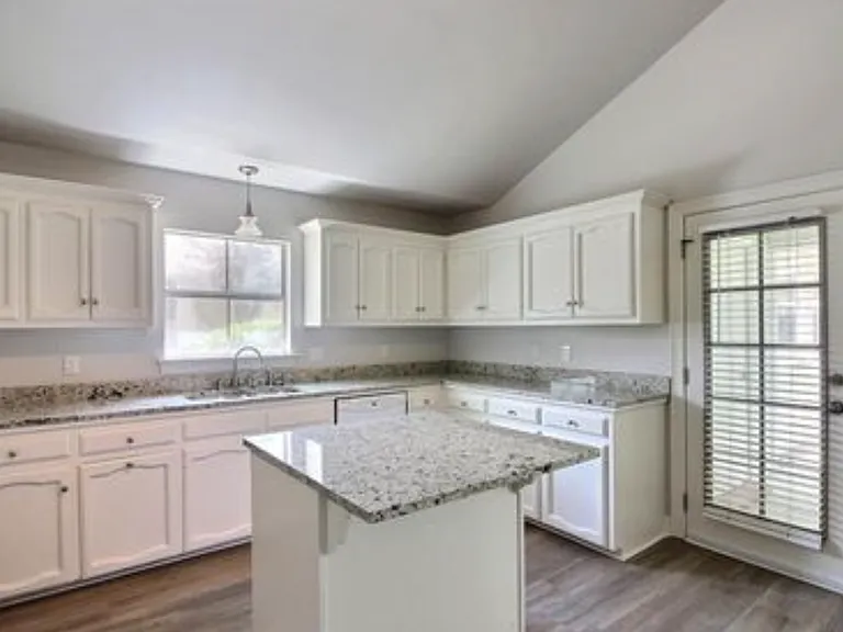 18531 Lake Tulip Ave — Photo 7