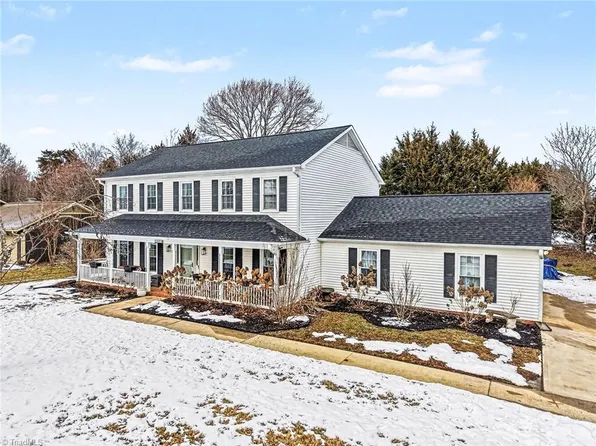 1423 Spring Hill Cir, Kernersville, NC 27284