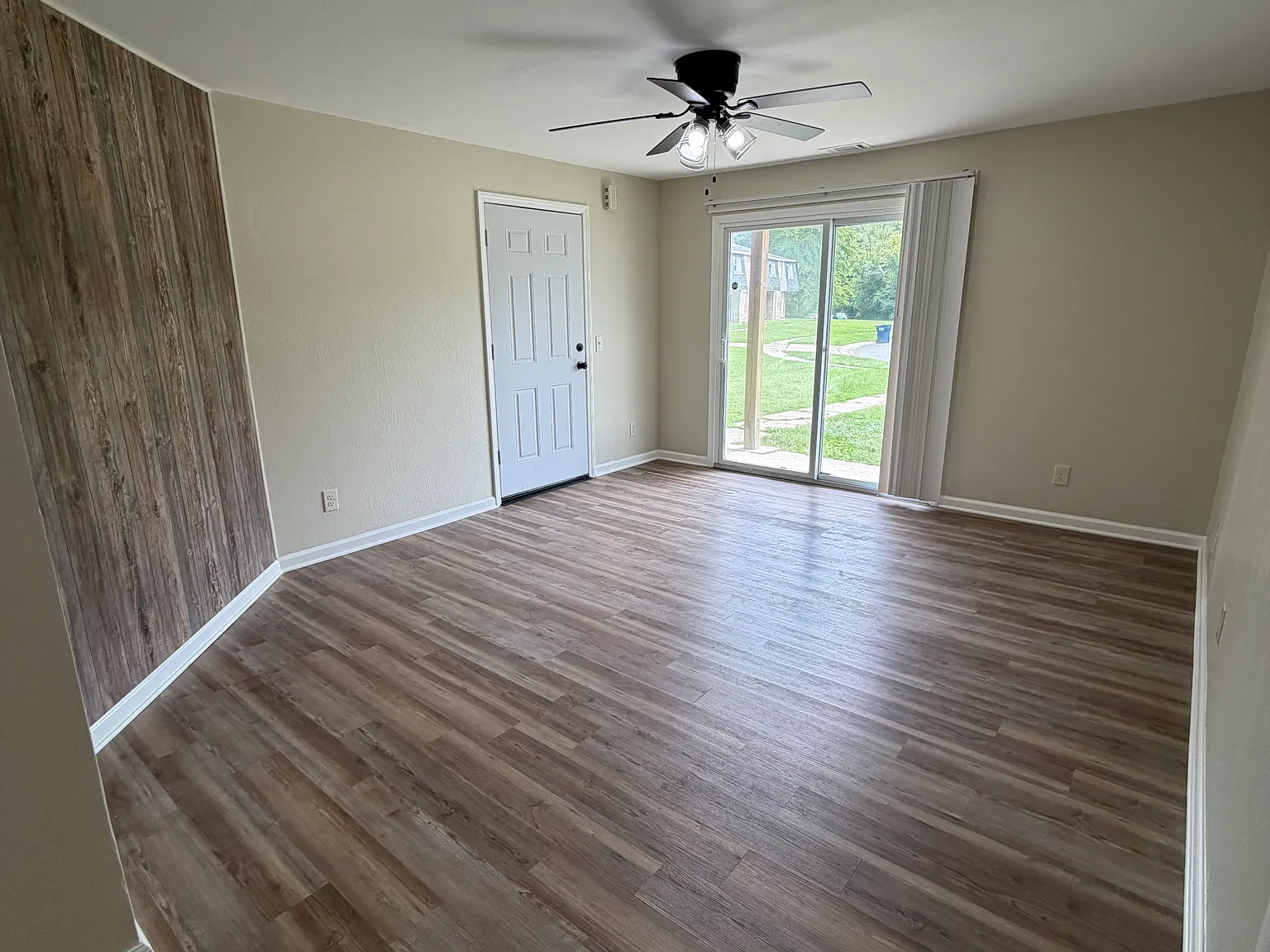 2 bed, 1200 sqft, $1,100 — Photo 3