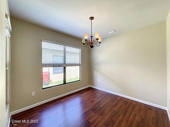 4th image of 520 Loxley Ct