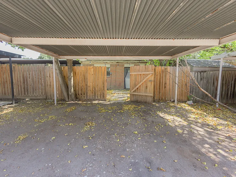 1714 Leona Dr — Photo 18