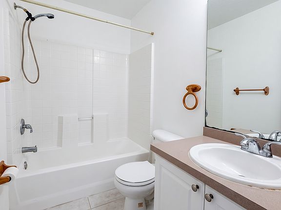 3rd image of 1022 Foster Rd APT B