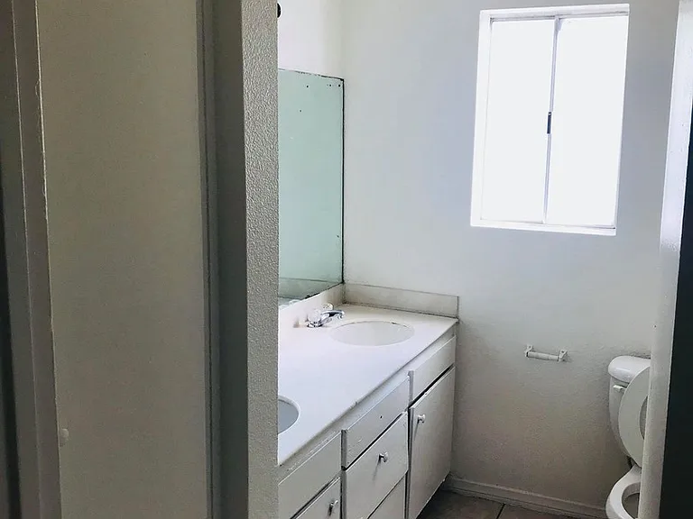 185 W D St — Photo 5