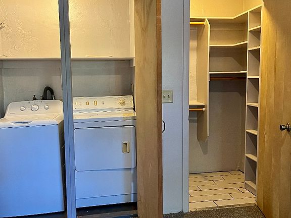 1507-4 Washer & Dryer-closet_09262022