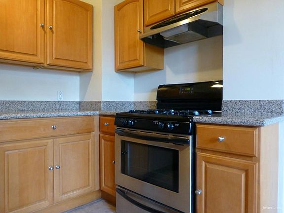 3rd image of 1830 Clay St APT 104