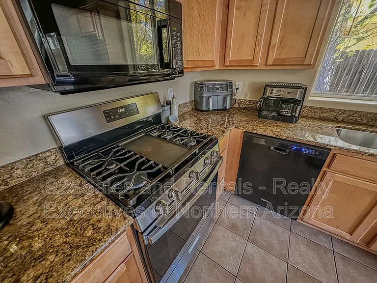 537 W Nugget Trl — Photo 30
