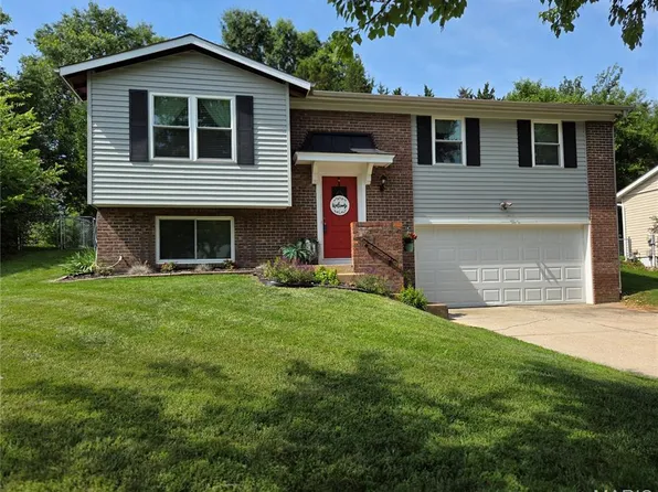 1382 Premio Dr, Fenton, MO 63026