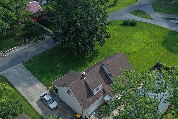 4th image of 2311 Sheffield Ave