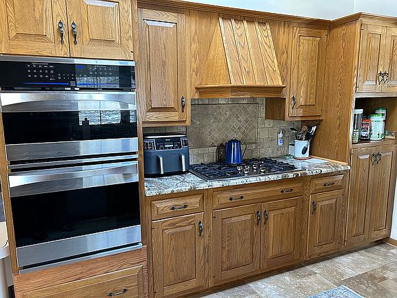 5th image of 850 Oakwood Ln
