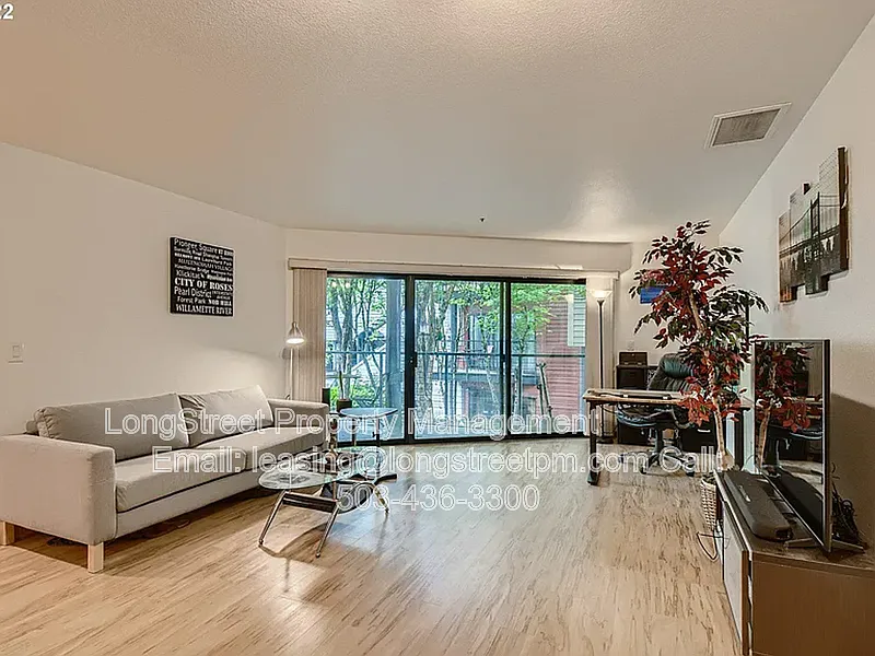 1 bed, 1.0 bath, 684 sqft, $1,899 — Photo 2