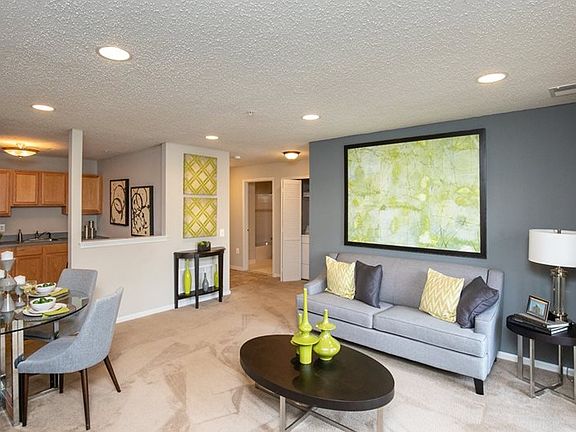 4th image of 400 Hampton Ln