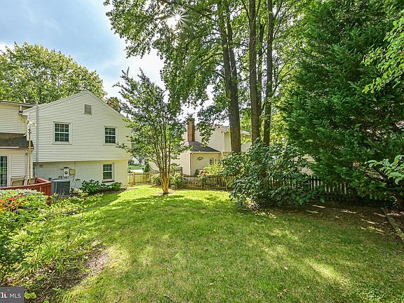 2nd image of 8924 Lake Braddock Dr