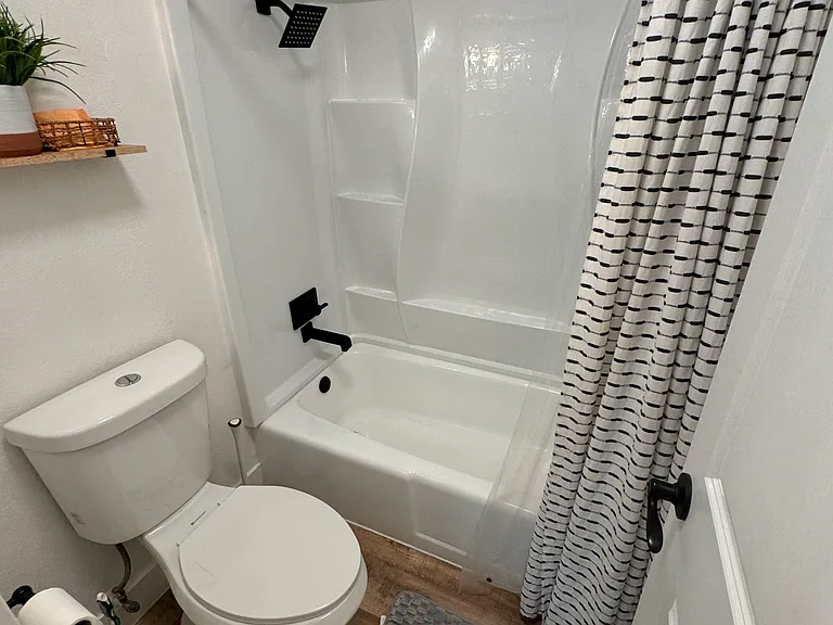 1545 Washington Ave — Photo 21