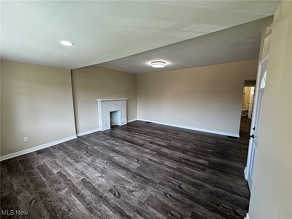 4th image of 1127 Wellesley Ave