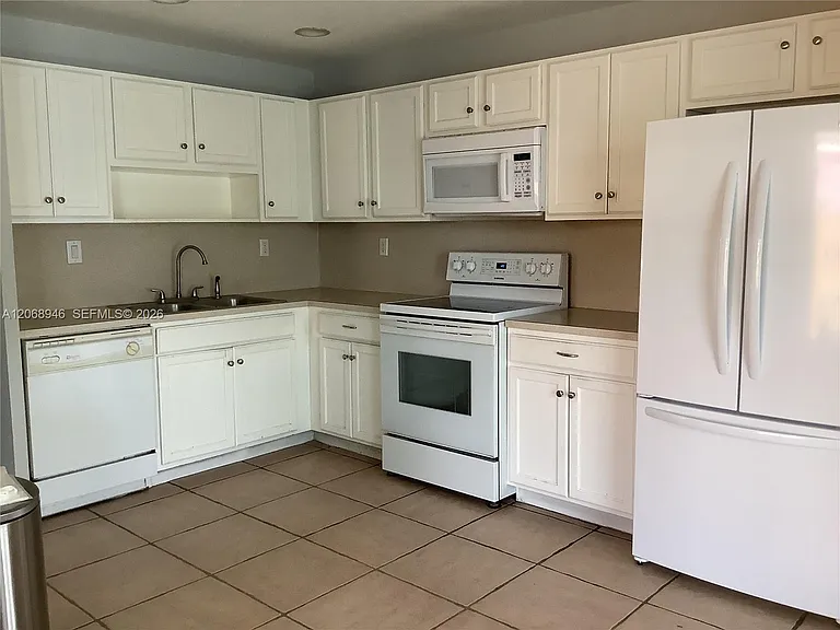 7050 SW 164th Ct — Photo 7