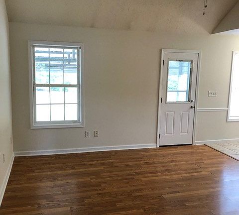 4th image of 7106 Castile Dr