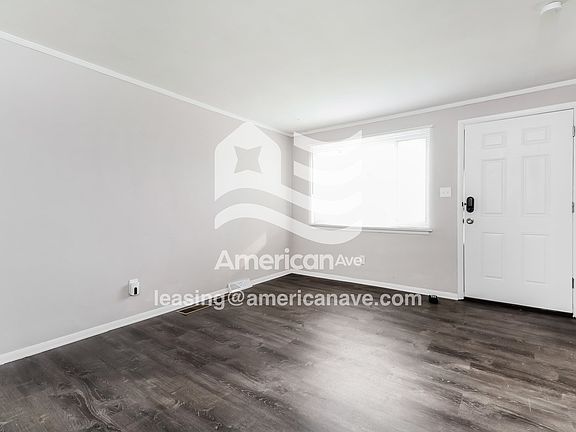 1479397_003_wm_-_living_room_13024111.jpg