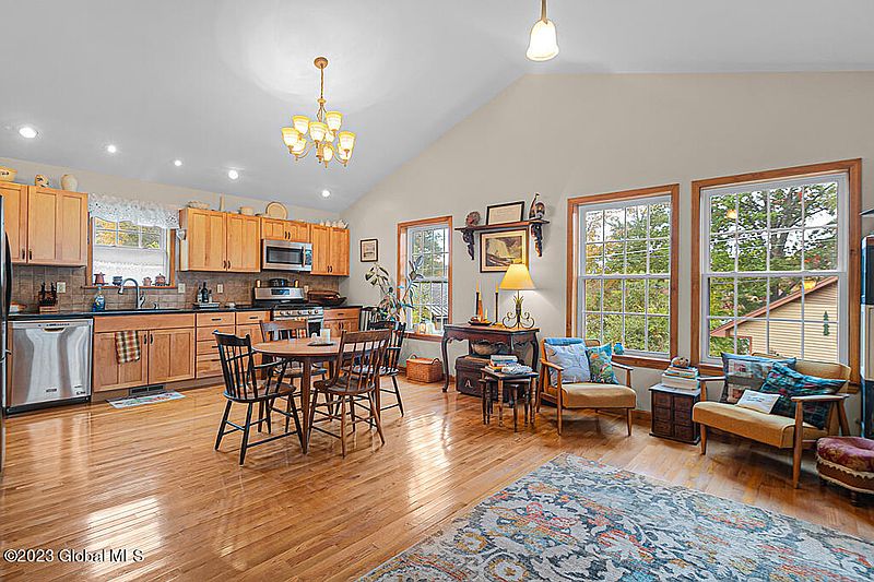 4th image of 16 Snug Harbor Lane