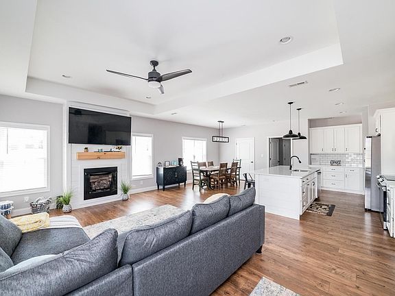 2nd image of 30 Leeward Way