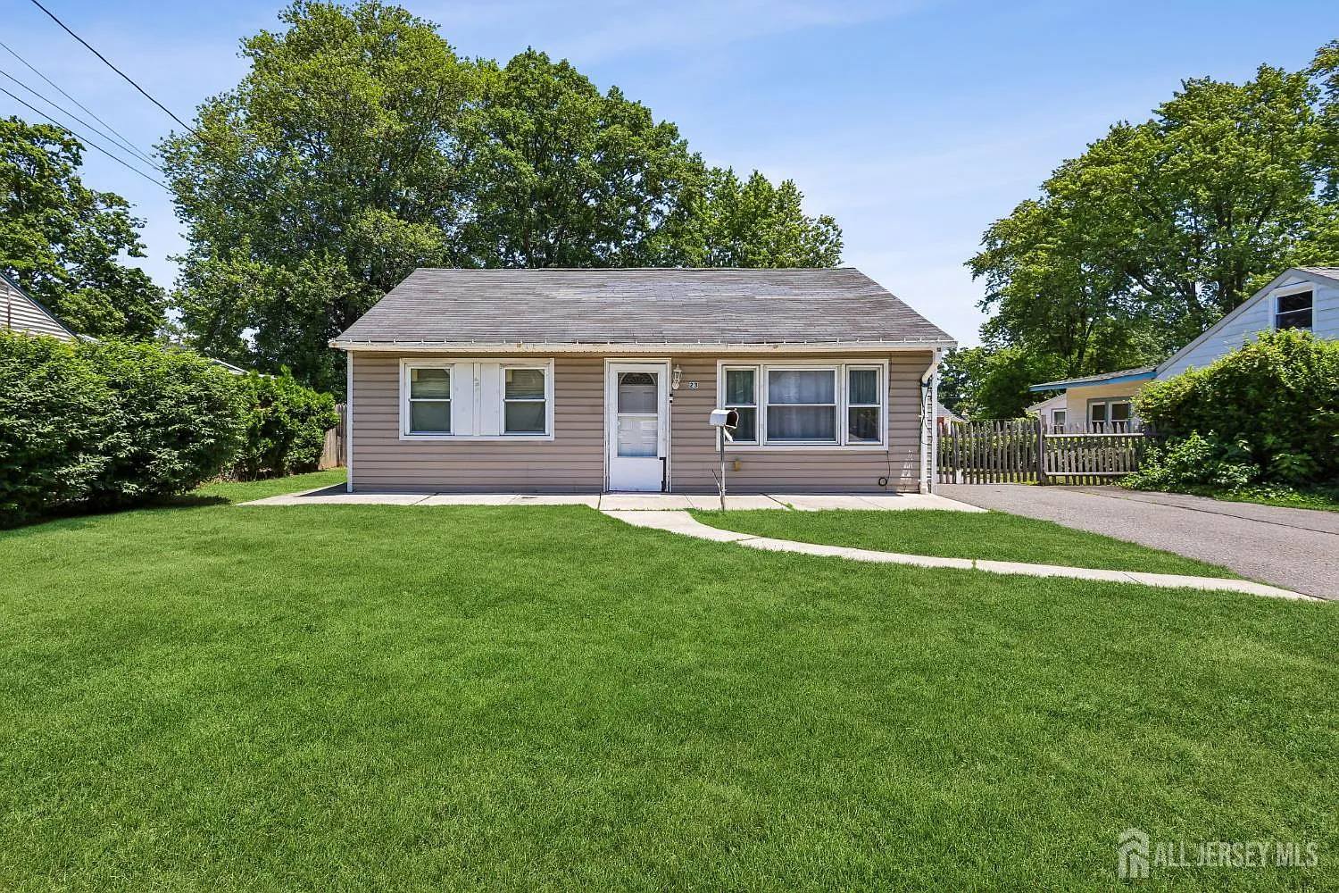 3 bed, 2.0 bath, 1200 sqft, $3,000 — Photo 1
