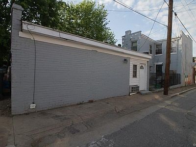 2nd image of 801 W Clay St