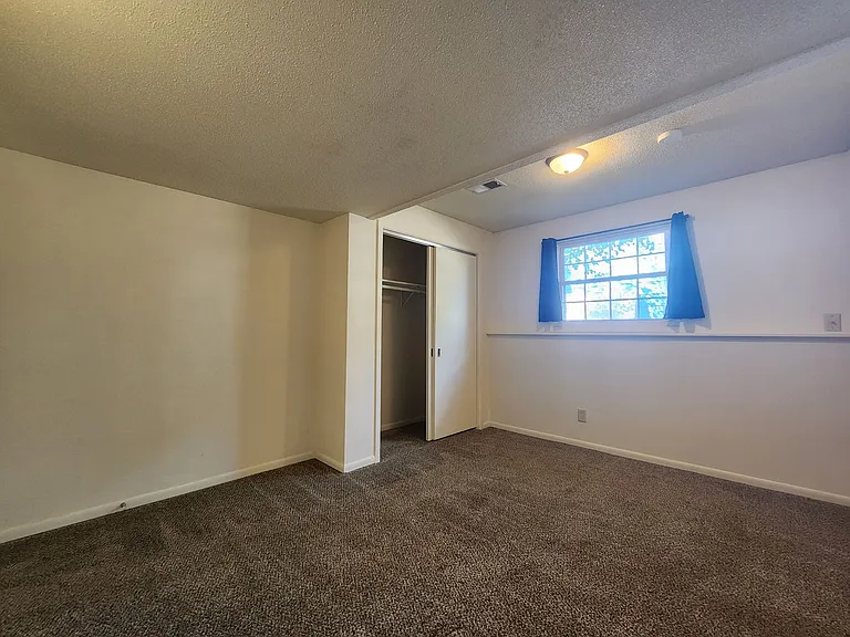 2800 W McClellan St — Photo 6