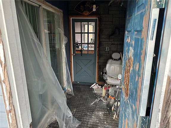 3rd image of 866 Florence St