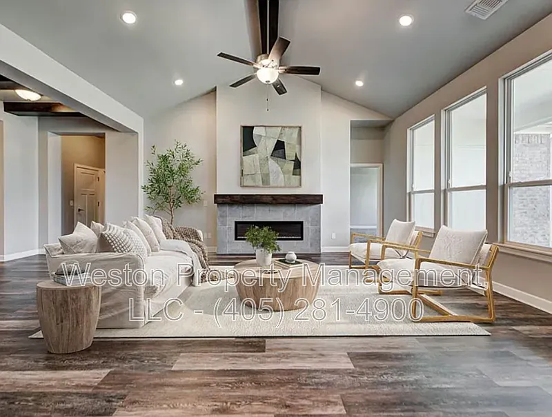 4 bed, 2.5 bath, 2360 sqft, $2,450 — Photo 4