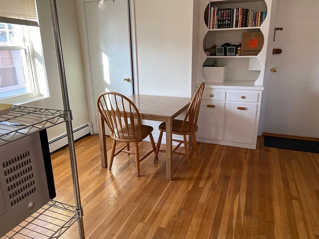 1 bed, 650 sqft, $2,300 — Photo 3