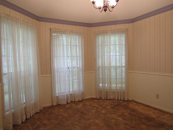 4th image of 4000 Timberwood Dr
