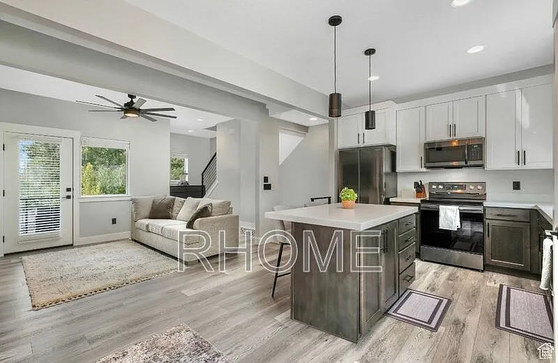 2 bed, 2.0 bath, 1334 sqft, $2,549 — Photo 2