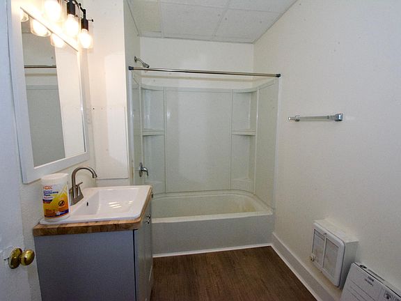 2nd image of 621 N 10th St APT 3