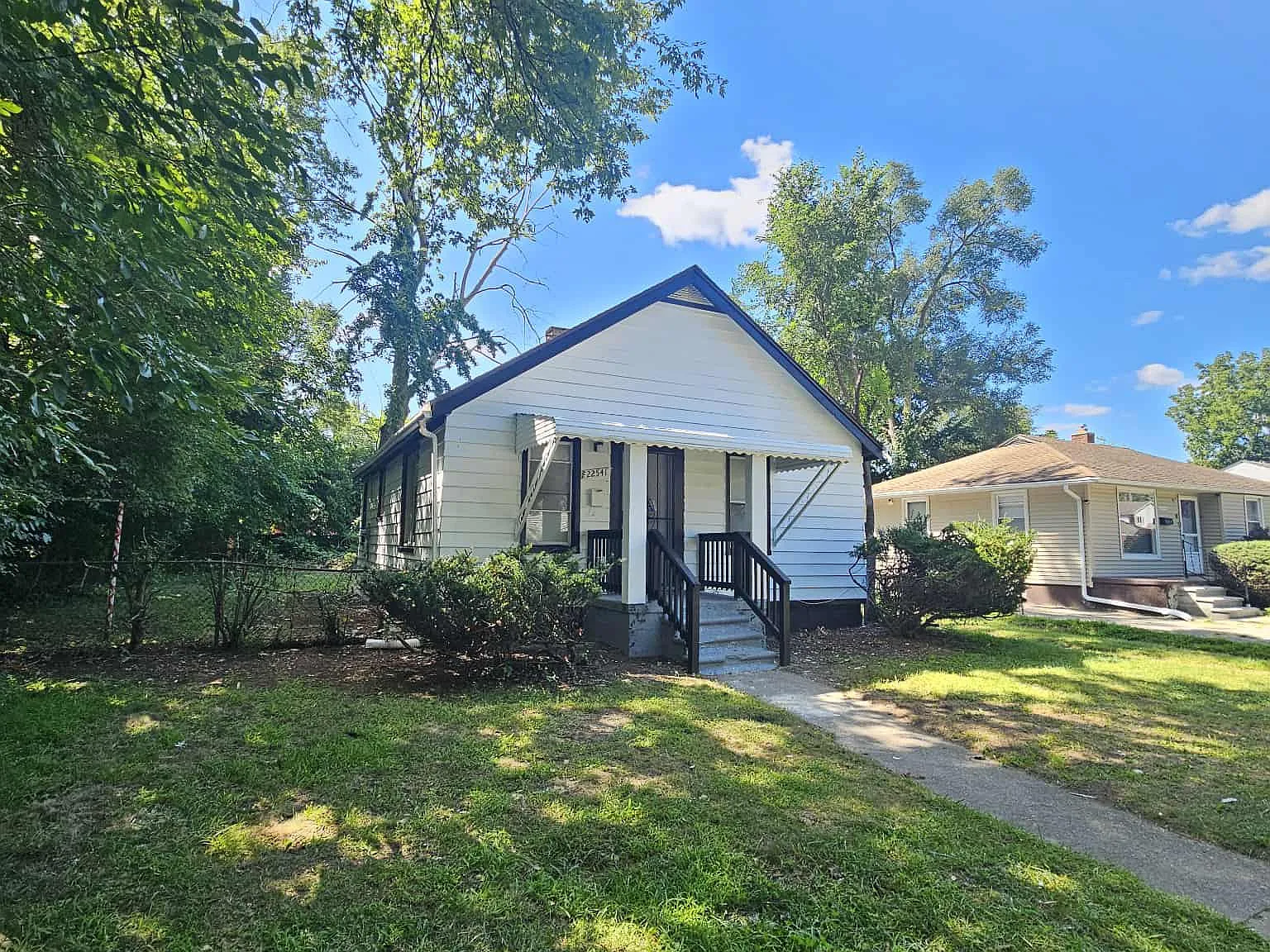 3 bed, 920 sqft, $1,300 — Photo 2