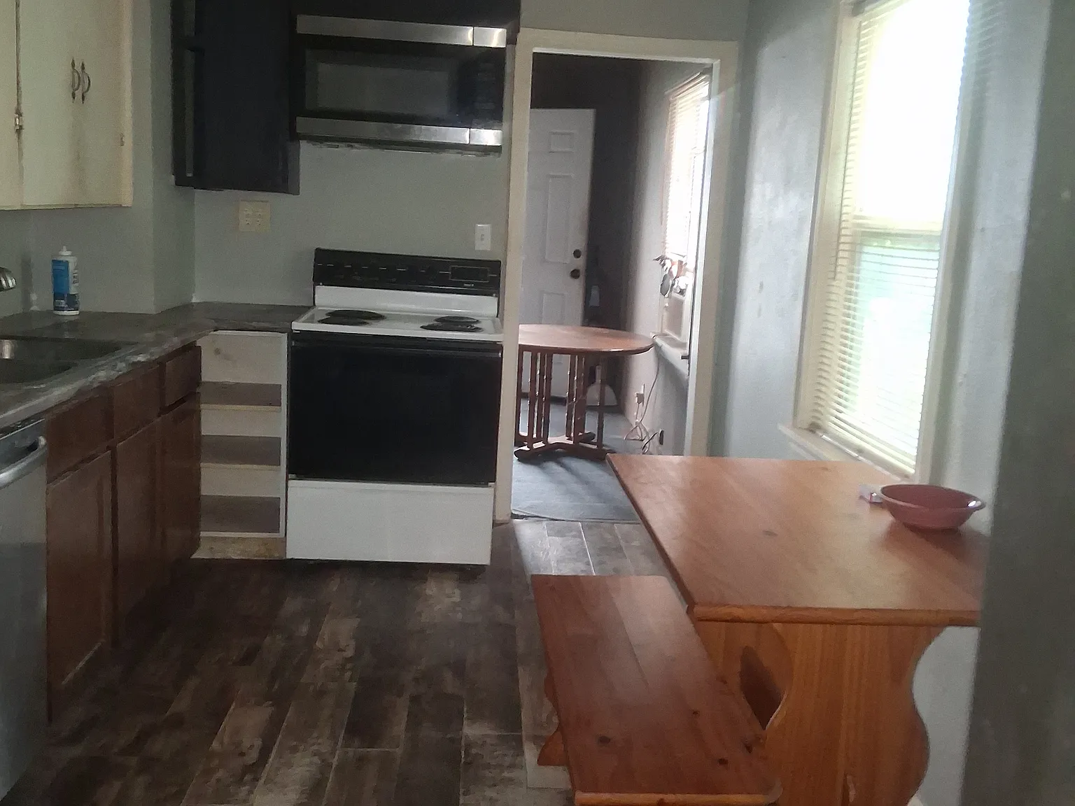 1562 Marshall St — Photo 3