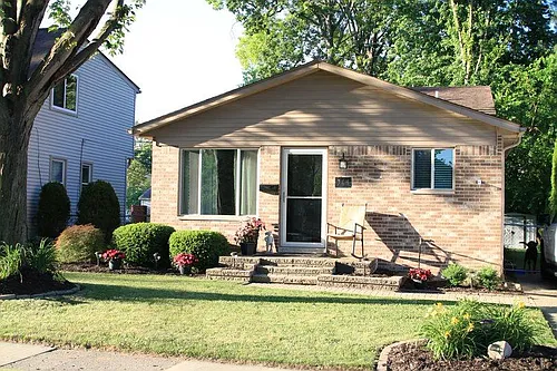 364 Roth Blvd Photo 1