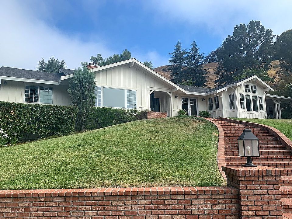 1st image of 80 Lynwood Pl
