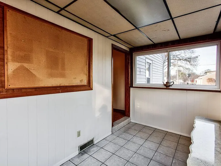 2174 Washington Ave — Photo 10