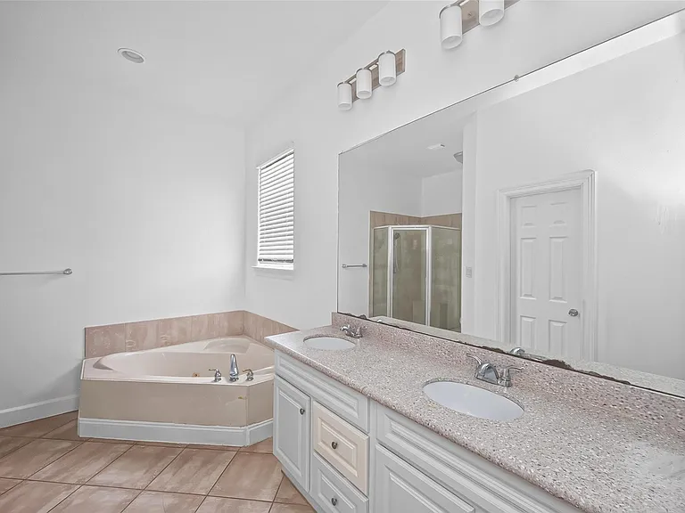 20003 Fieldtree Dr — Photo 36