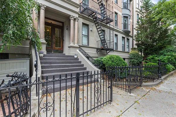 Sold by Corcoran | media 24
