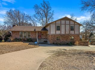 1300 Ridgewood Rd, Bartlesville, OK 74006