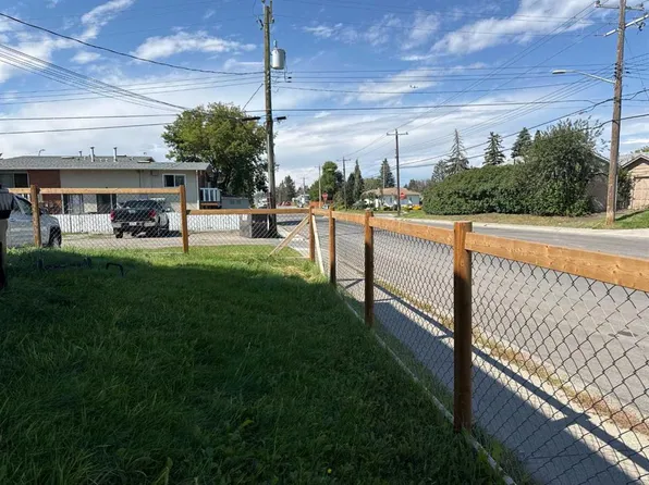 1701 N 48th St SE #1, Calgary, AB T2A 5C2