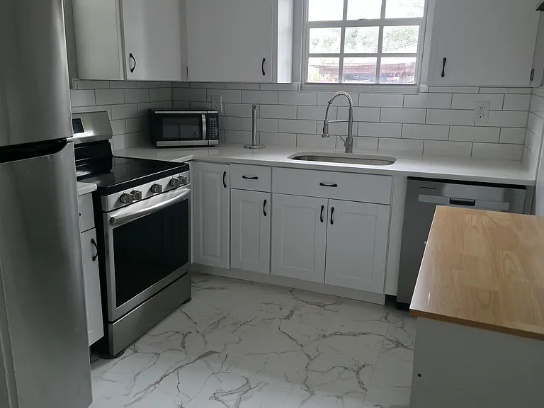915 E North Bay St — Photo 2